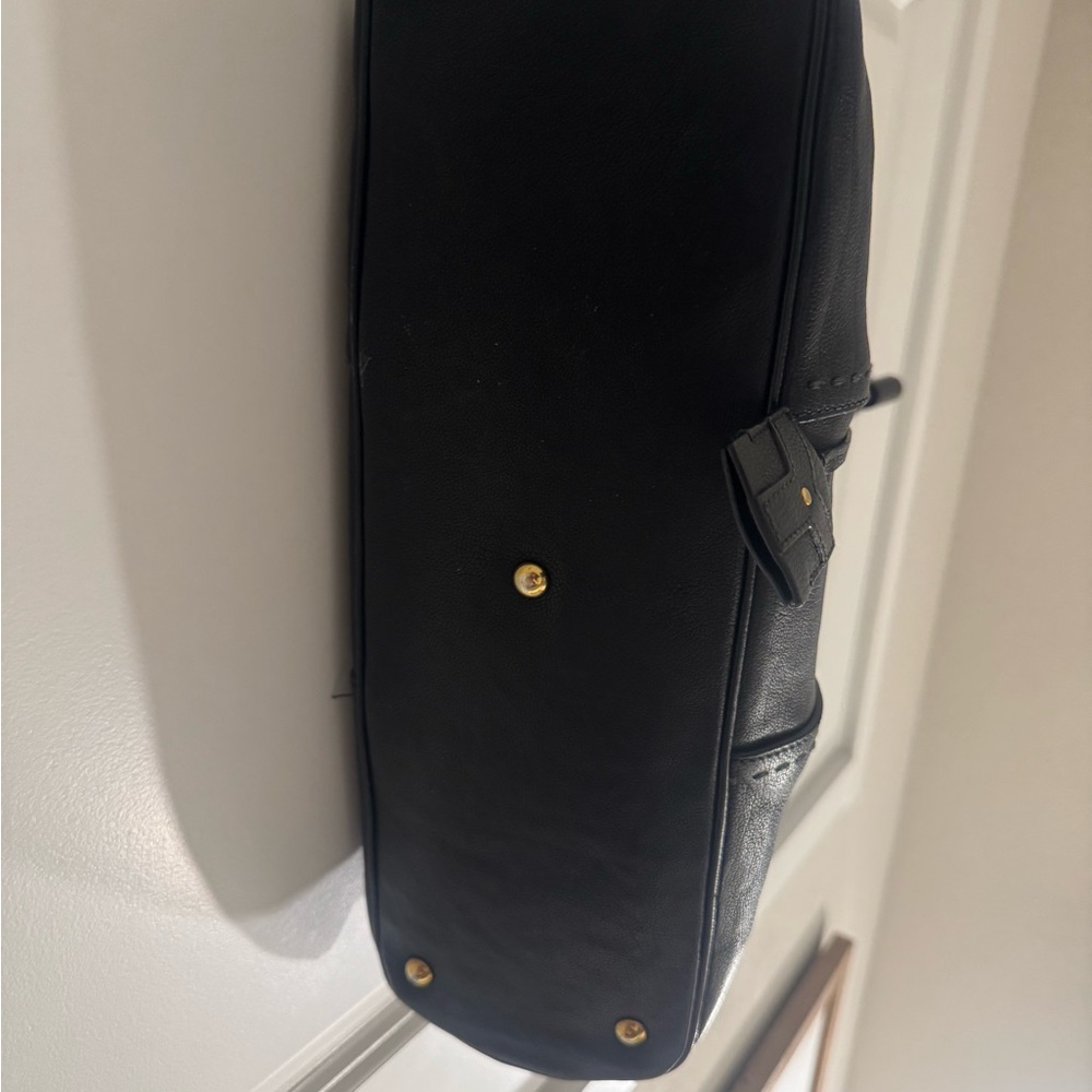 Yves Saint Laurent Classic Black Muse - Picture 3 of 7